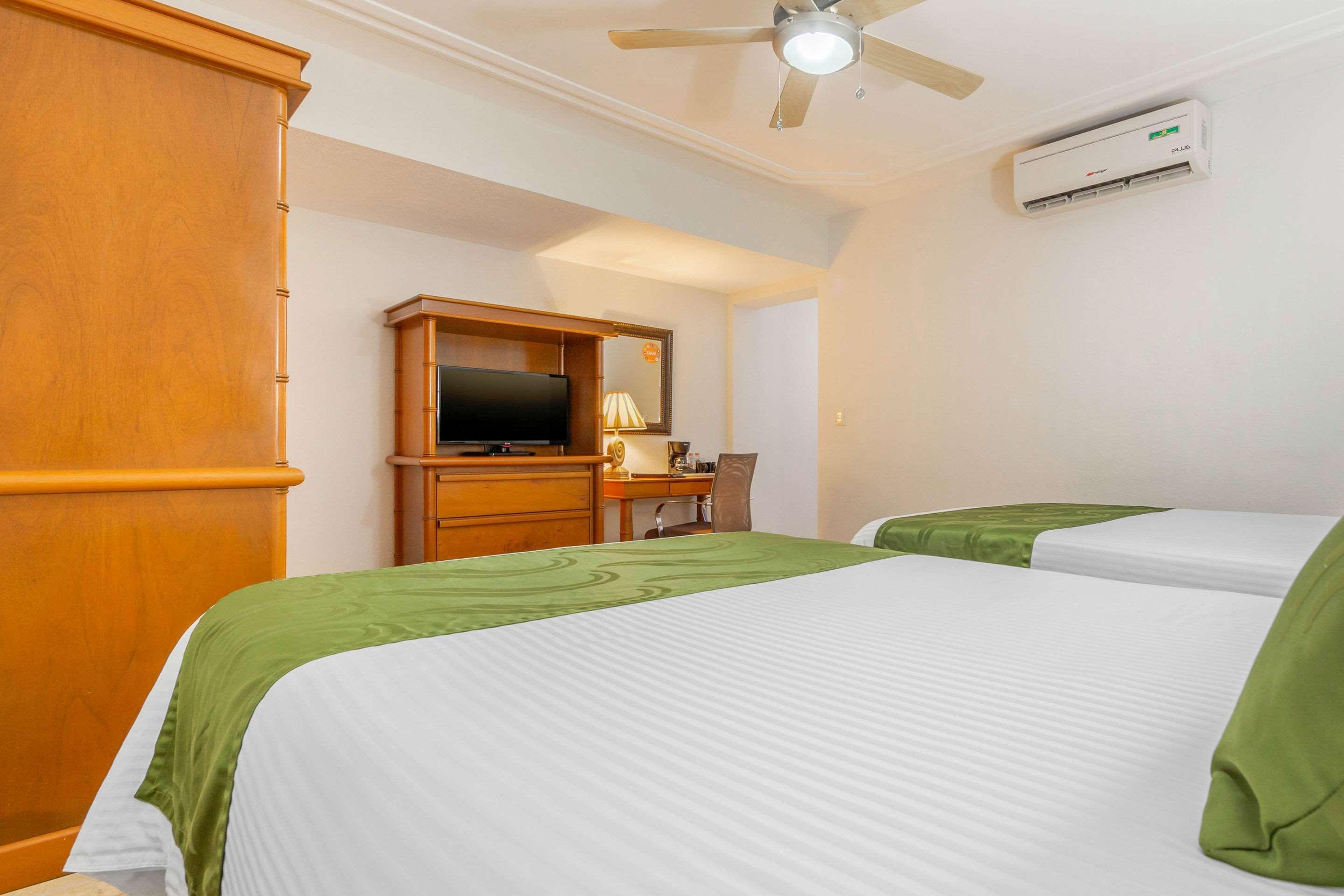Quality Inn Mazatlan Bagian luar foto