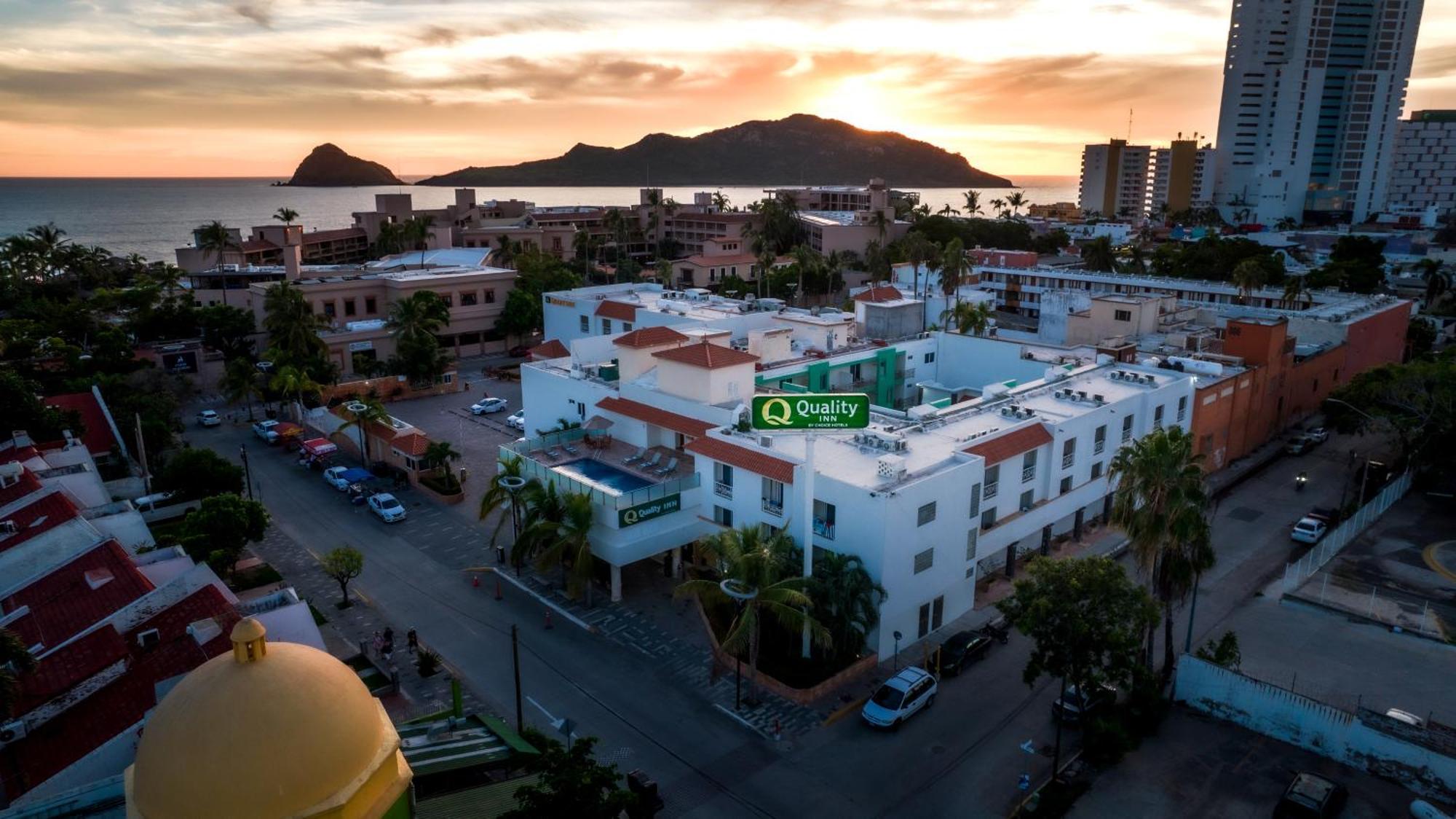 Quality Inn Mazatlan Bagian luar foto