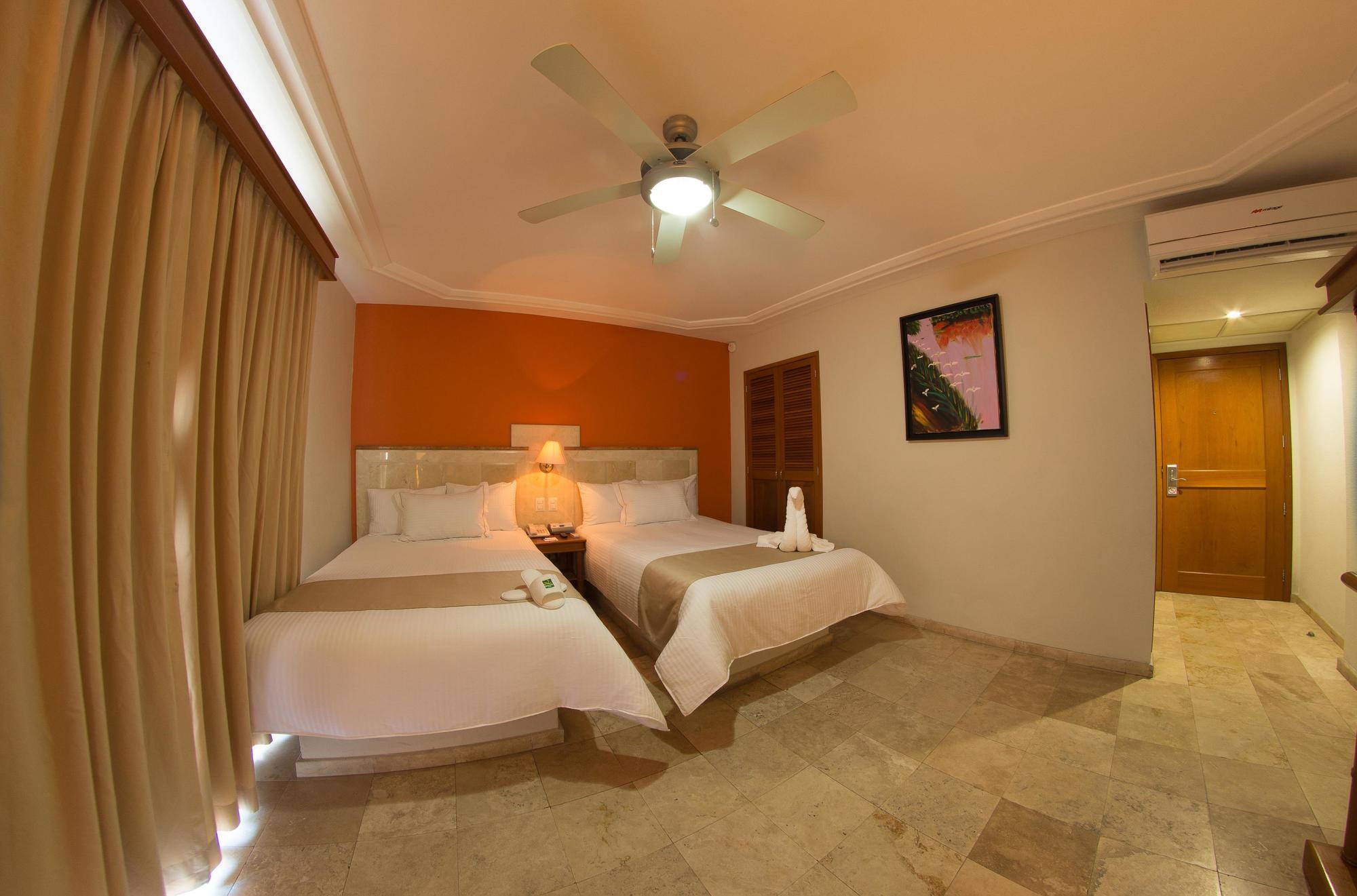 Quality Inn Mazatlan Bagian luar foto