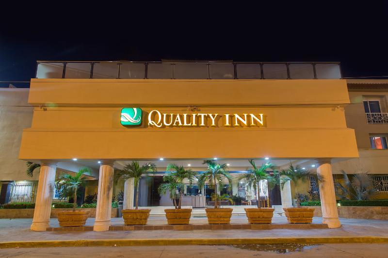 Quality Inn Mazatlan Bagian luar foto