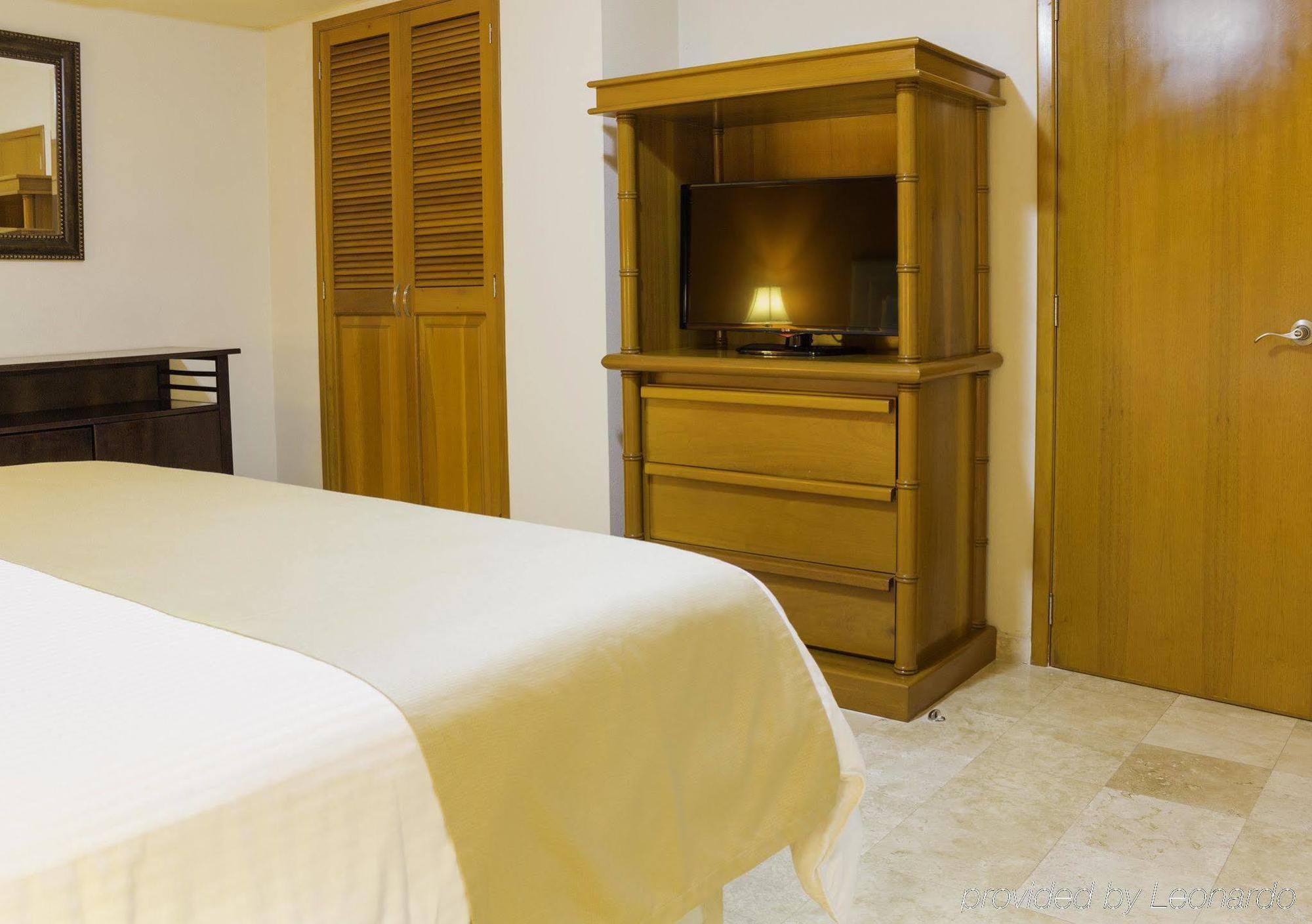 Quality Inn Mazatlan Bagian luar foto